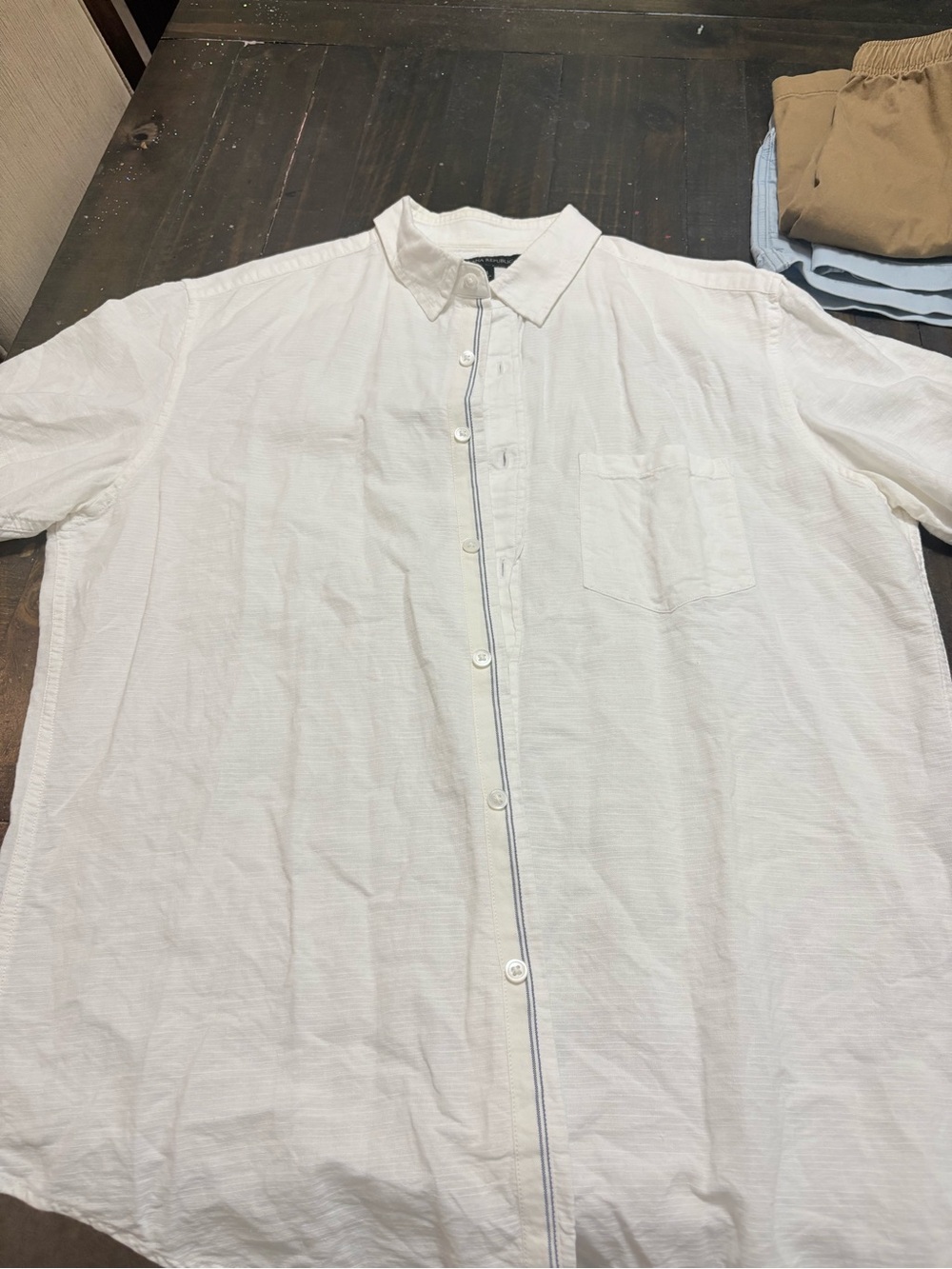 Banana Republic White Casual Button-Down Shirt with Chest Pocket
